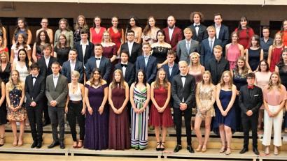 Bild: fppp
Sie stehen jetzt an einer wichtigen Schwelle ihres Lebens: Die 96 Abiturienten des Otto-Hahn-Gymnasiums Marktredwitz.