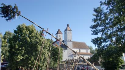 Bild: Haubelt
Immer eine Herausforderung: das Aufrichten des Kirwabaums.