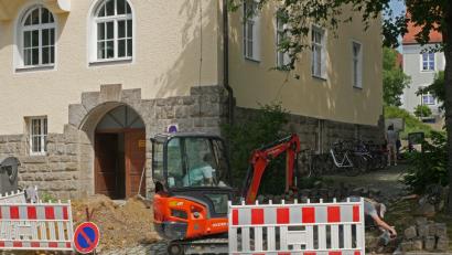 Bild: tr
Ende vergangener Woche wurde die Versorgungsleitung für die Ladesäule verlegt.