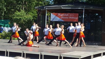Bild: Kunz
Von lateinamerikanischen Rhythmen bis zu Disney-Klassikern: Es gibt nichts, was die Tanzformationen von Höllriegl nicht draufhaben.