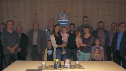 Bild: gz
Die Stiftungsrat der "Betty-undHanns-Zierer-Stiftung" vergibt an fünf Eltern eine Zuwendung von insgesamt 2200 Euro.