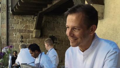 Bild: Clemens Fütterer
Ein letztes kulinarisches Gastspiel auf Burg Wernberg: Thomas Kellermann bewegte sich auf vertrautem Terrain. Hausherr Klaus Conrad begrüßte den an den Tegernsee gewechselten Spitzenkoch besonders herzlich.