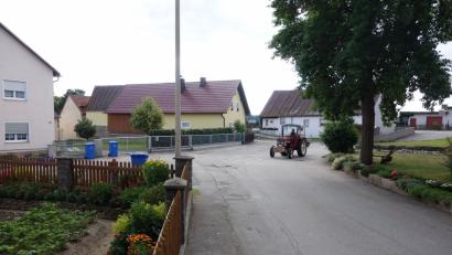 Bild: fjo
Die Marktgemeinde Waidhaus geht die Aufwertung des Dorfplatzes im Ortsteil Pfrentsch an.