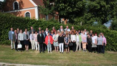 Bild: exb
Bei der Jubelkommunion in Wiesau durfte ein Gruppenbild nicht fehlen.
