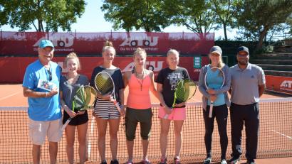 Bild: ref
Die Überraschungs-Meistermannschaft des TC Amberg am Schanzl (von links) mit Trainer Petr Strobl, Mira Stegmann, Lena Ruppert, Karolina Vlachova, Martina Borecka, Katerina Siskova und Masseur Oliver Reiff.