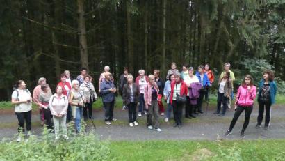 Bild: ils
Der Ökumenische Frauentreff wandelte in Waldeck auf historischen Wegen.