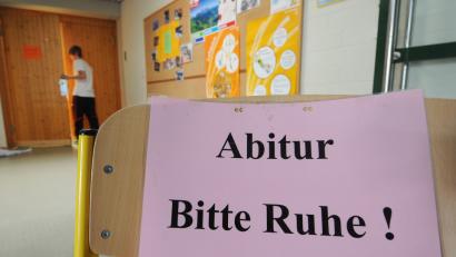 Bild: Armin Weigel/dpa
Ruhe und Konzentration haben sich ausgezahlt: Die Ergebnisse des Abi-Jahrgangs 2018 fielen in der Region gut aus.