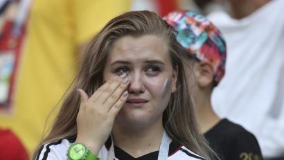 Bild: Thanassis Stavrakis/AP/dpa
Tränen und Trauer auf der Tribüne nach dem deutschen WM-Aus in Kasan.
