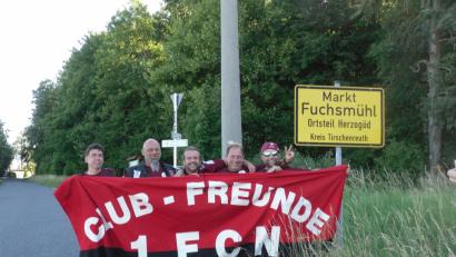 Bild: bkr
Am Ziel: Nach gut acht Stunden Marsch erreichen Roland Hautmann, Michael Münch, Timo Baumgart, Matthias Hösl und Roman Schmidt (von links) den Fuchsmühler Ortsteil Herzogöd.