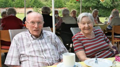 Bild: exb
Nette Gespräche in geselliger Runde: Den Senioren gefiel es beim Sommerfest.