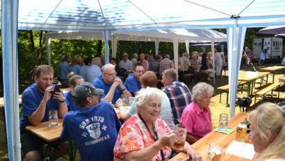 Bild: hcz
Auch die Mitglieder des Patenvereins "SKV 1873 Michelfeld" sind zahlreich vertreten.