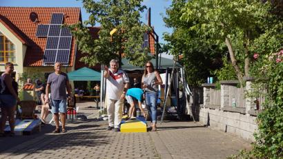 Bild: bkr
Bürgermeister Manfred Porsch hat das Losglück,  wieder mit Jeane Slusher an den Start gehen zu dürfen.