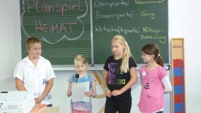 Bild: hah
Demokratie kann ganz schön anstrengend sein. Vor allem, wenn man die Interessen von zwei Gruppierungen unter den berühmten einen Hut bringen soll.