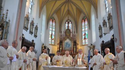Bild: es
Msgr. Willibald Spießl feierte am Sonntag sein 60-jähriges Priesterjubiläum. Rechts von ihm Festprediger Msgr. Wolfgang Riedl aus Metten