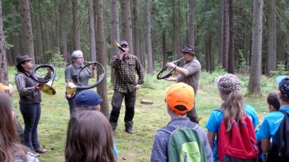 Bild: fsb
Das Waldhorn als Jagdführer lernten die Schüler beim Pilotprojekt des Jagdschutz- und Jägerverbandes kennen.