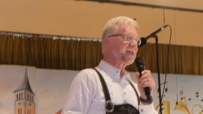 Bild: le
Pfarre Wilfried Römischer bittet die Posaunenfestbesucher um Unterstützung der Familie  Ghazary. Ihr droht die Abschiebung.