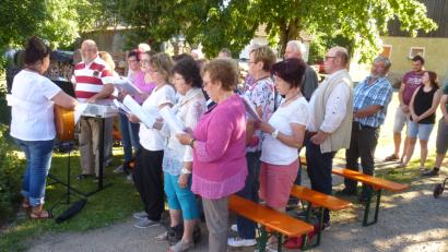 Bild: mad
Der Kirchenchor gestaltete den Patroziniumsgottesdienst in Denglarn.