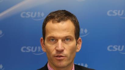 Bild: Gerhard Götz
CSU-Bundestagsabgeordneter Albert Rupprecht sagt zum Asylstreit in der Union: "Dieser Konflikt schadet enorm und muss schleunigst beendet werden."