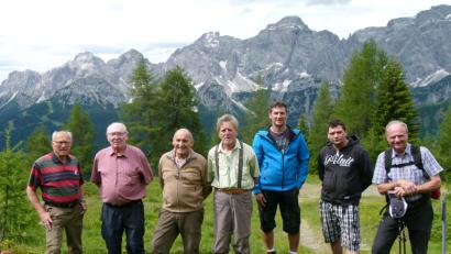 Bild: rn
Vor Beginn der Felsregion bringen Alpenrosen Farbe in die Berghänge.