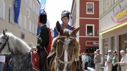 Bild: Petra Hartl
Ein Höhepunkt des Nordgautags wird der große Festzug am Sonntag sein. Rund 2000 Teilnehmer werden – wie in Amberg im Jahr 2009 – in bunten Kostümen, traditioneller Tracht oder geschmückten Wägen durch Wiesau ziehen.