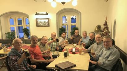 Bild: Robl, Werner [WRO] (werner@robl-media.de)
Beim Treffen in Erfurt mit dabei (von links) Joseph Troiber, Rudolf Heinrich, Pater Pius Wegscheid, Helmut Höcht, Pater Jeremias Kiesl, Josef Zeitler, Wolfgang Kraus, Ludwig Weiß, Schreier Karl, Georg Ram. Bild: exb/ privat