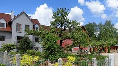 Bild: Schlöger
"Tag der offenen Gartentür"  bei der Familie Benkner in Mähring-Frankenreuth (Landkreis Tirschenreuth).