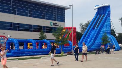 Bild: Philipp Koch
Das erste Ferienwochenende in Amberg wird nass! Auf dem Marktplatz startet das Watersplash-Event.