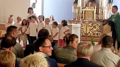 Bild: zer
Die Kinder gestalten die Messe mit.