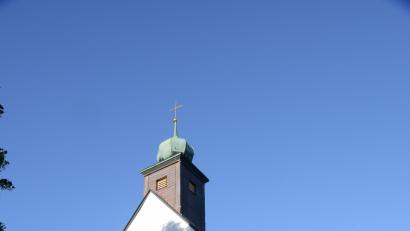 Bild: bey
7000 Euro erhält die Katholische Kirchenstiftung Tännesberg vom Markt für die Außenrenovierung der St. Jodok-Kirche.