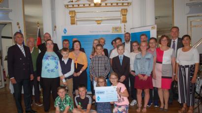 Bild: Gibbs
Die Preisträger, die ihre „Heimat“ an drei Schulen im Landkreis Neustadt haben.