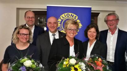 Bild: exb
Bestens gelaunt startet der neue Präsident Christian Kick (Dritter von links) mit seinen Vorstandskollegen Marion Bergler, Florian Schott, Sabine Guhl, Gudrun Graf und Klaus Berberich (von links) ins neue Lions-Jahr.
