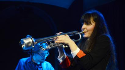 Bild: Michael Scheiner
Trompeterin Angela Avetisyan erinnert mit ihrem Stil an den großen Miles Davis.