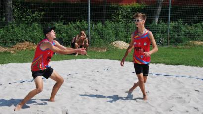 Bild: gsp
Marco Nanka (links)und Julian Zoll vom VC Amberg wollen bei der Bayerischen Meisterschaft der U17 im Beachvolleyball in Schnaittenbach auf das Siegerpodest.