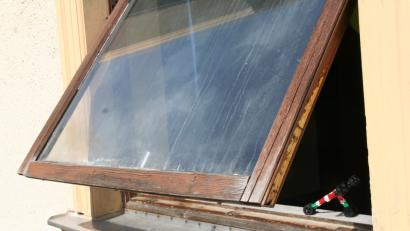 Bild: fpoz
Im Kindergarten St. Sebastian lässt die Stadt marode Fenster (Bild) austauschen. Dafür sind im Haushalt 50.000 Euro veranschlagt.