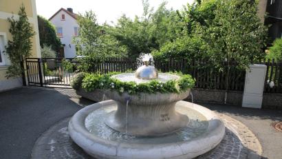 Bild: njn
Am 7. und 8. Juli feiert die Siedlergemeinschaft rund um den Springbrunnen in der Pfarrgasse.