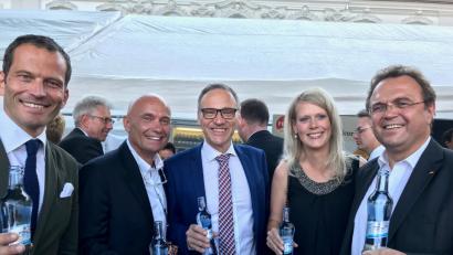 Bild: exb
Bürgermeister Bernd Sommer in der Mitte zusammen mit (von links) MdB Albert Rupprecht und Kondrauer-Geschäftsführer Ralf Brodnicki  und rechts MdB Hans-Peter Friedrich (Vizepräsident des deutschen Bundestages).