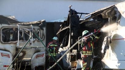 Bild: Alexander Auer
In Regensburg brannten mehrere Wohnwägen und Wohnmobile nieder.