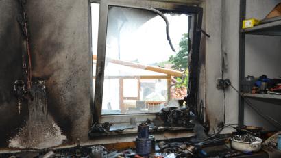 Bild: dob
Die Explosion in einer Garage im Waidhauser Ortsteil Reichenau ließ sogar ein Fenster bersten.