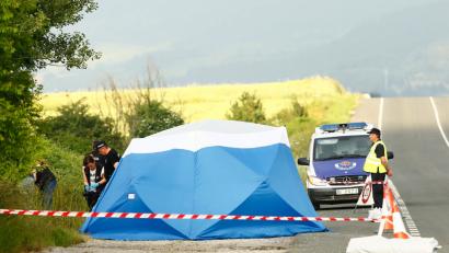 Bild: Jesus Andrade/El Correo/dpa
Polizisten sichern am Fundort der Leiche von Sophia L., nahe der Autobahn bei Asparrena in Spanien, Spuren.
