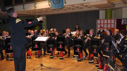 Bild: hka
Traditionell in der Uniform der Bergleute, modern mit zeitgenössischer Musik - die Stadtkapelle unter der Leitung von Johannes Mühldorfer.