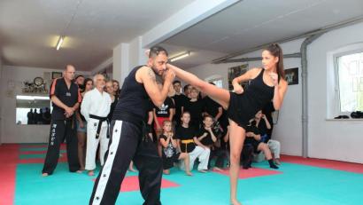 Bild: exb
Voll zur Sache geht's beim Kickboxen.