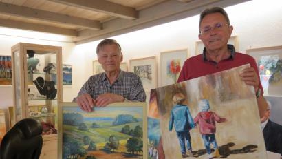 Bild: ubb
Im Atelier Pietschmann zeigen Hartmut Zimmermann (nicht im Bild), Herbert Bässler und Hans-Günther Pietschmann (von links) während der Dauer des Nordgautags einen Querschnitt ihrer Schaffenskraft. Nur selten gibt es derart viel gute Kunst von renommierten Künstlern direkt am Wirkungsort zu erleben.