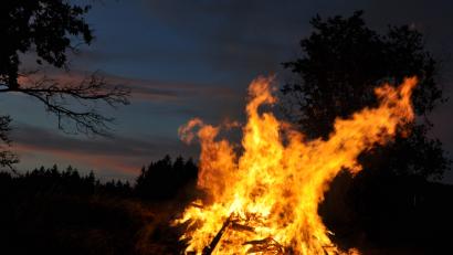 Bild: es
Die KLJB Großenschwand entzündete am Freitag ein Johannisfeuer.