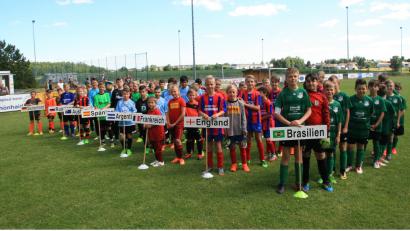 Bild: wro
Große Namen und ein ebenso großes Turnier. Die bunte Gästeschar, die nach Schönhaid kam, zeigte sich von der Veranstaltung begeistert.