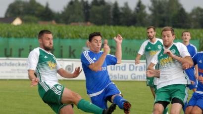 Bild: GB
Am Donnerstagabend lief Christoph Hegenbart (links) erstmals mit einer Gastspiel-Erlaubnis für den SV Mitterteich auf.