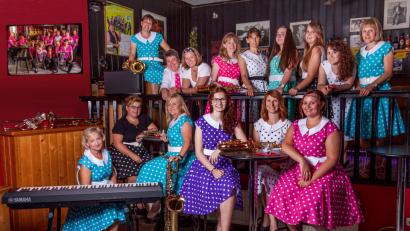 Bild: exb
Die Waidhauser Damen Big-Band stellt ihr großes Repertoire bei der Serenade auf der Rathaus-Piazza vor.