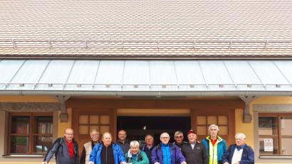 Bild: exb
Eine Radlgruppe besichtigt die Rosenquarzstadt.