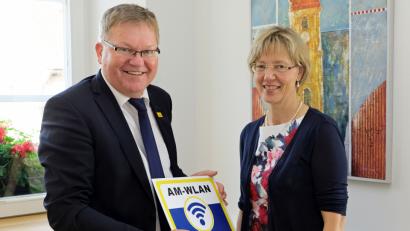 Bild: Susanne Schwab
Sie arbeiten gemeinsam am Zukunftsmodell digitale Bildung: die neue fachliche Leiterin der Staatlichen Schulämter in der Stadt Amberg und im Landkreis Amberg-Sulzbach, Beatrix Hilburger, und Oberbürgermeister Michael Cerny.