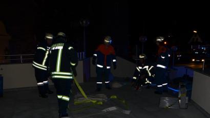 Bild: DOB
Weil es im Walter-Siegert-Caritasheim nach Rauch riecht, muss die Feuerwehr anrücken.