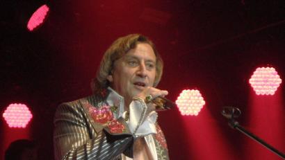 Bild: Amann
Liebe und Leidenschaft: Davon handeln alle Schlager, die Dieter Thomas Kuhn sehr zum Gefallen seiner Fans zum Besten gibt.